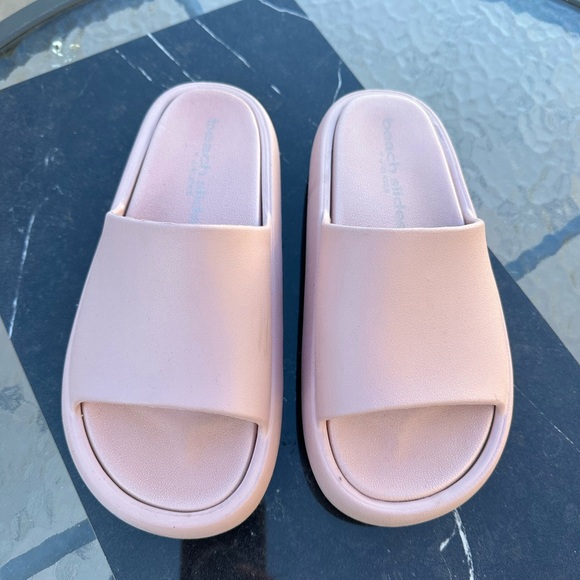 BEACH SLIDES
SQUISH SANDAL LIGHT PINK EVA size 9 - Picture 1 of 4